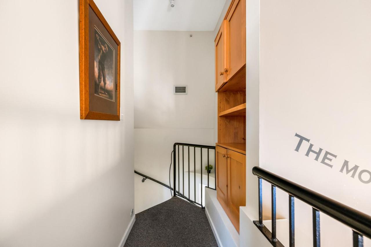 Tyndall Stone Lodge By Cozystay Signature Уислър Екстериор снимка